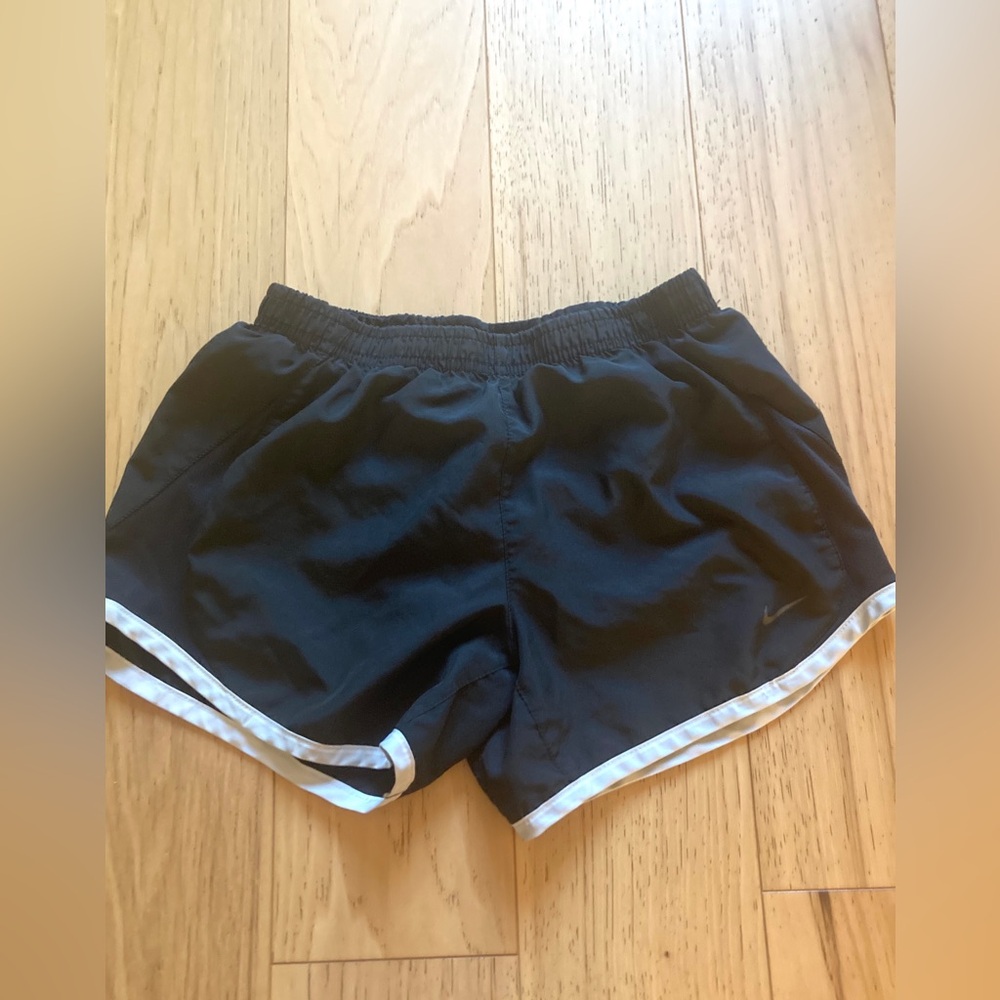 Nike dryfit black athletic shorts girls size M; gently used {smoke/pet free}